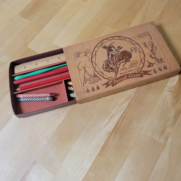 Hasbro Vintage Wild West Corgated Pencil Case Tooled Leather Look - Picture 3 of 7